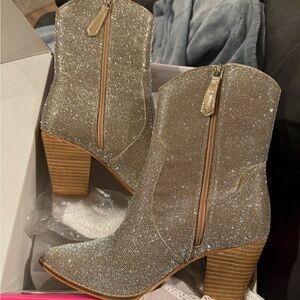 Chic Soul Glittering Silver Heeled Boots